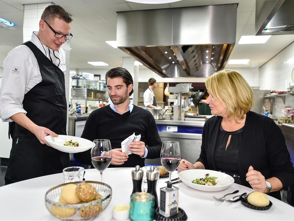 Brasserie-Hotel Antje Van De Statie Weert Bagian luar foto