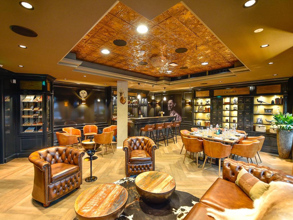 Brasserie-Hotel Antje Van De Statie Weert Bagian luar foto
