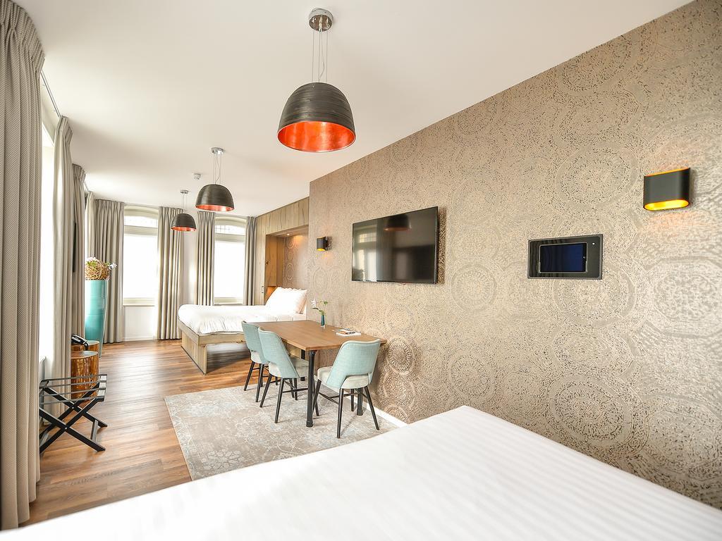 Brasserie-Hotel Antje Van De Statie Weert Bagian luar foto