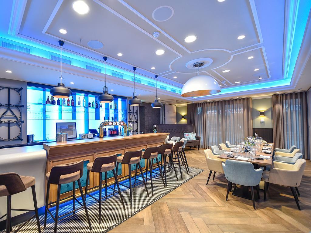 Brasserie-Hotel Antje Van De Statie Weert Bagian luar foto