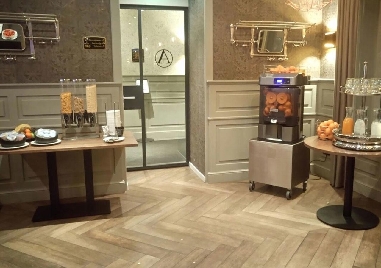 Brasserie-Hotel Antje Van De Statie Weert Bagian luar foto