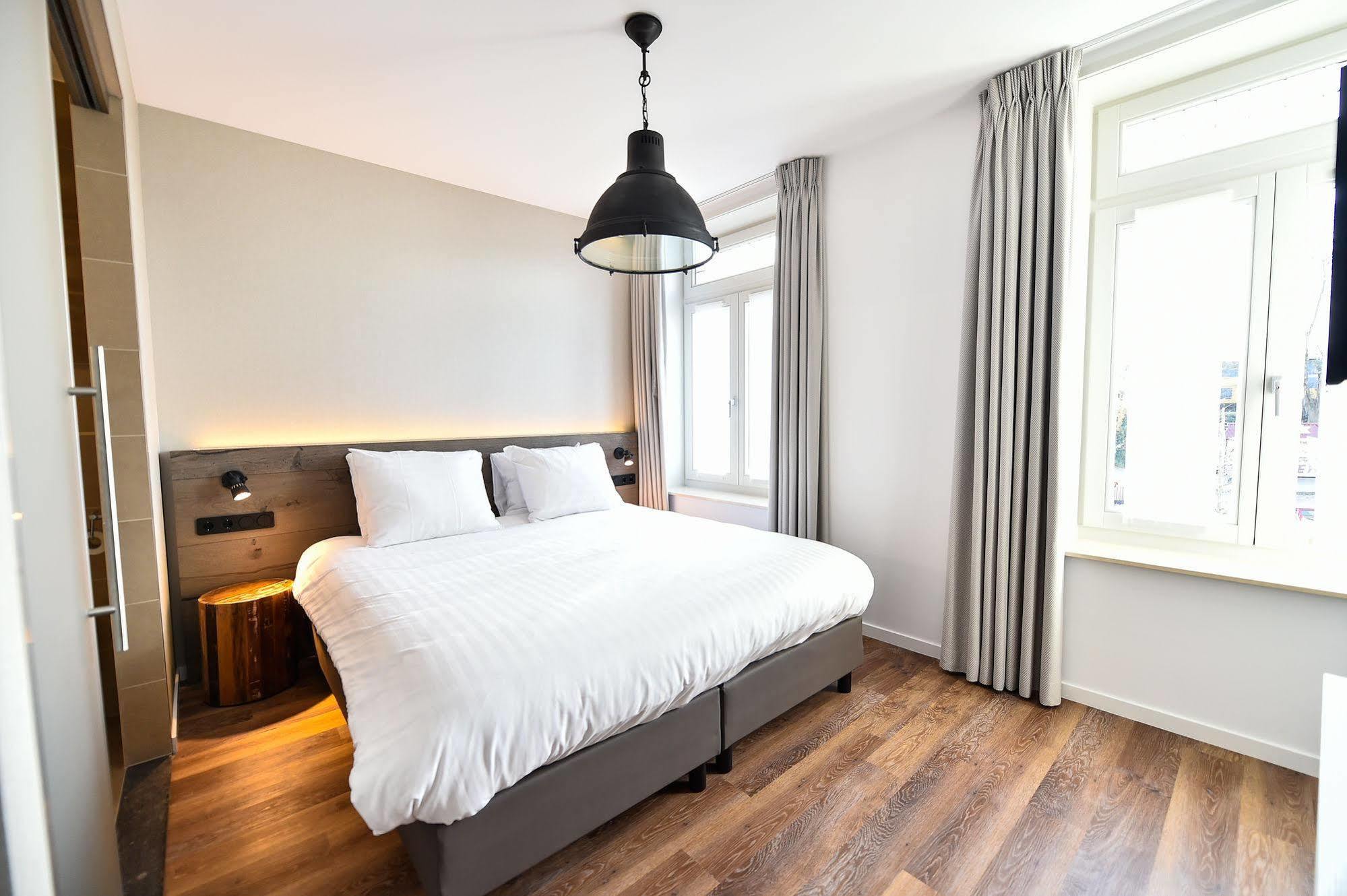 Brasserie-Hotel Antje Van De Statie Weert Bagian luar foto
