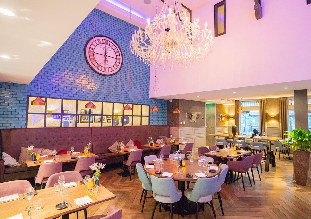 Brasserie-Hotel Antje Van De Statie Weert Bagian luar foto