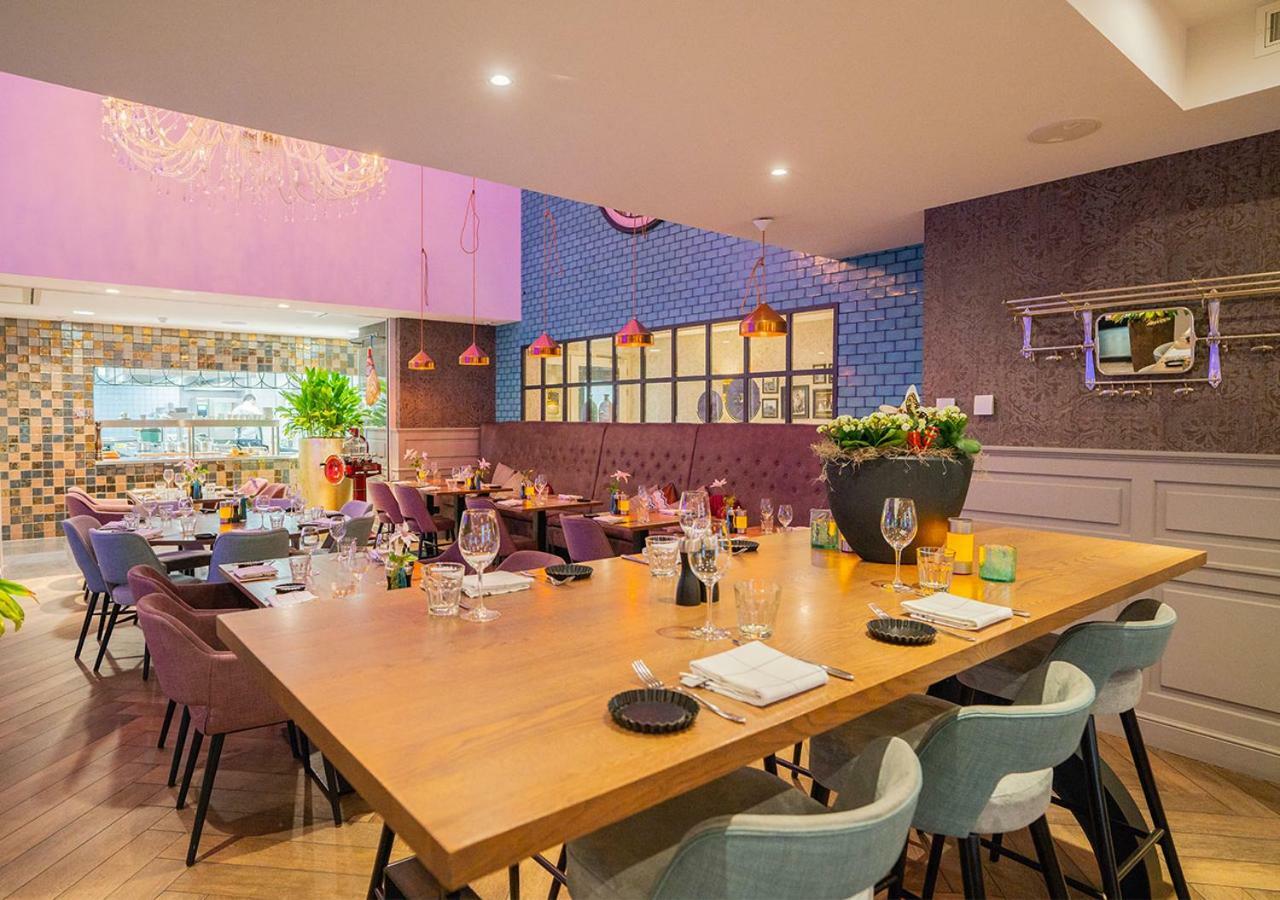 Brasserie-Hotel Antje Van De Statie Weert Bagian luar foto